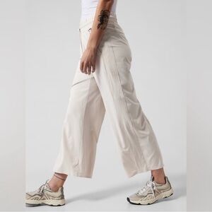 Athleta Avenue Wide Leg Crop Pant Women’s size 8 EUC